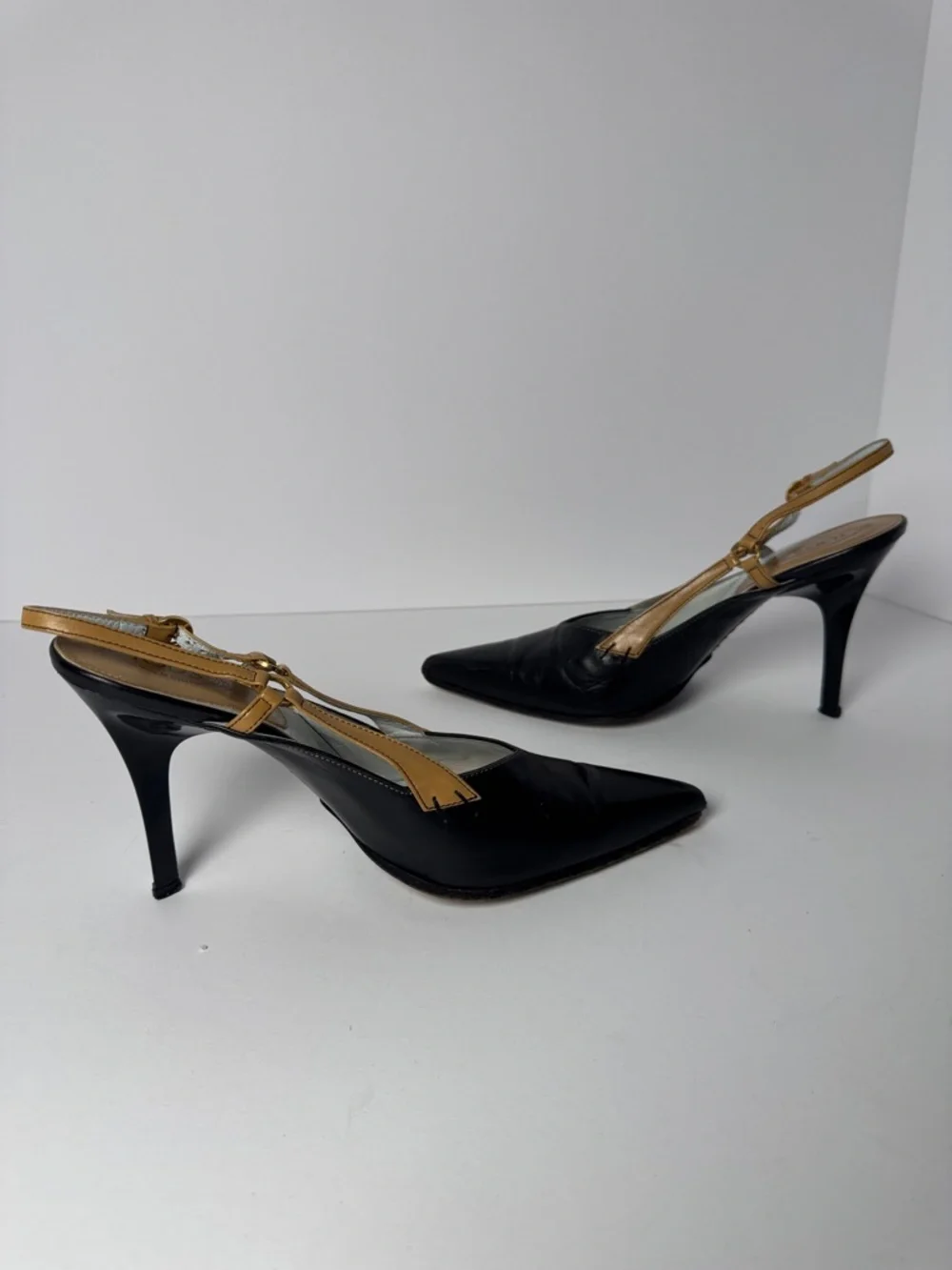 TOD'S Women's Black Leather Tan Strap Slingback Pumps Pointy Toe 39 Chic Classic